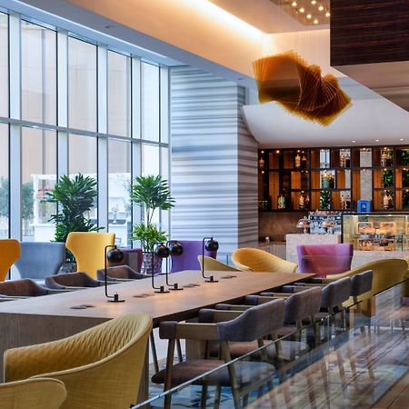 Hotel Crowne Plaza Dubai Marina By Ihg Esterno foto The lounge at the airport