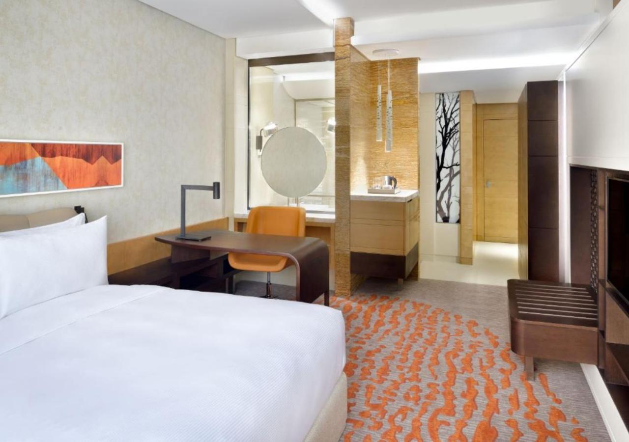 Hotel Crowne Plaza Dubai Marina By Ihg Esterno foto A room at the hotel