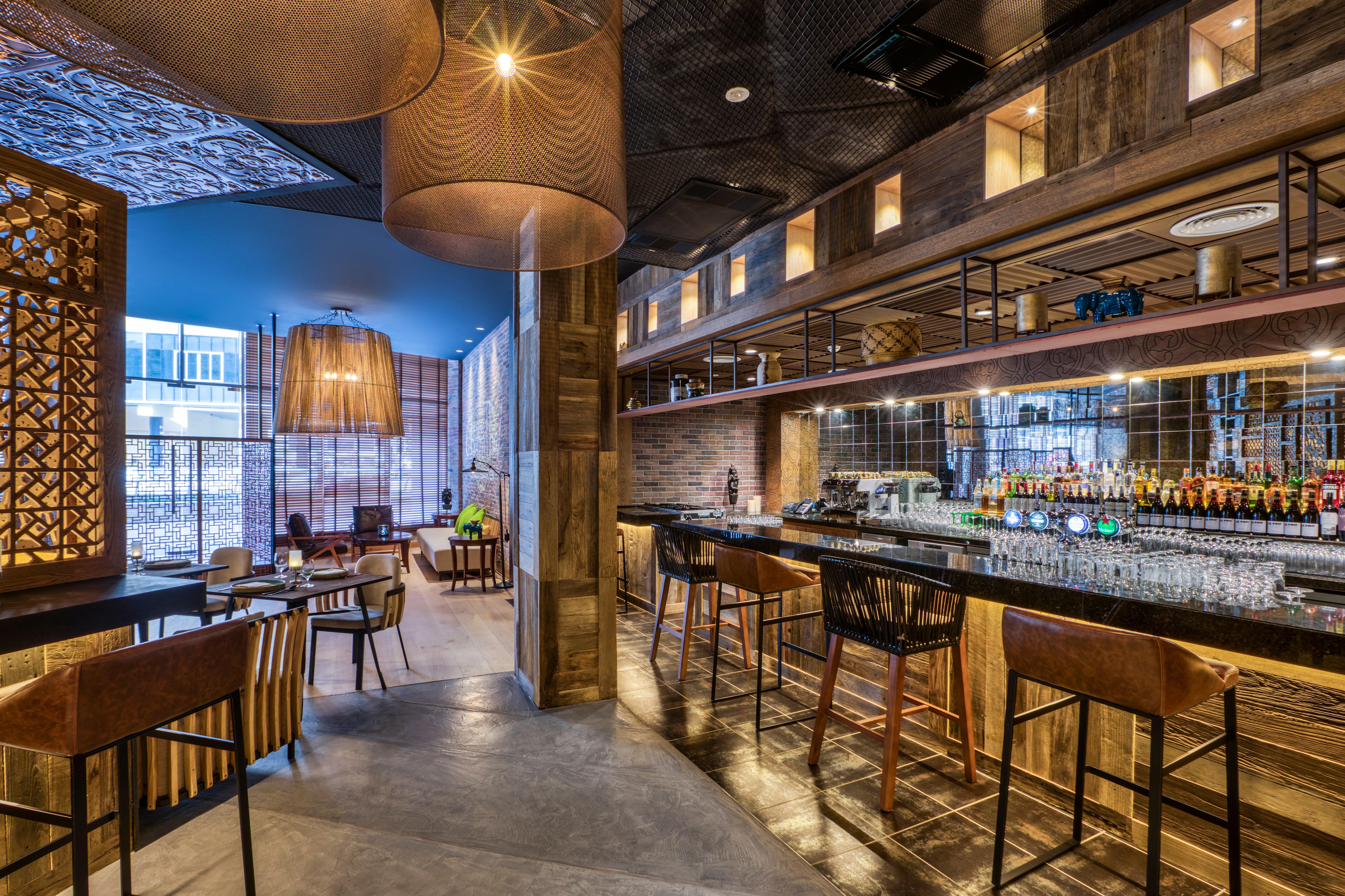 Hotel Crowne Plaza Dubai Marina By Ihg Esterno foto The bar at the 101 bar