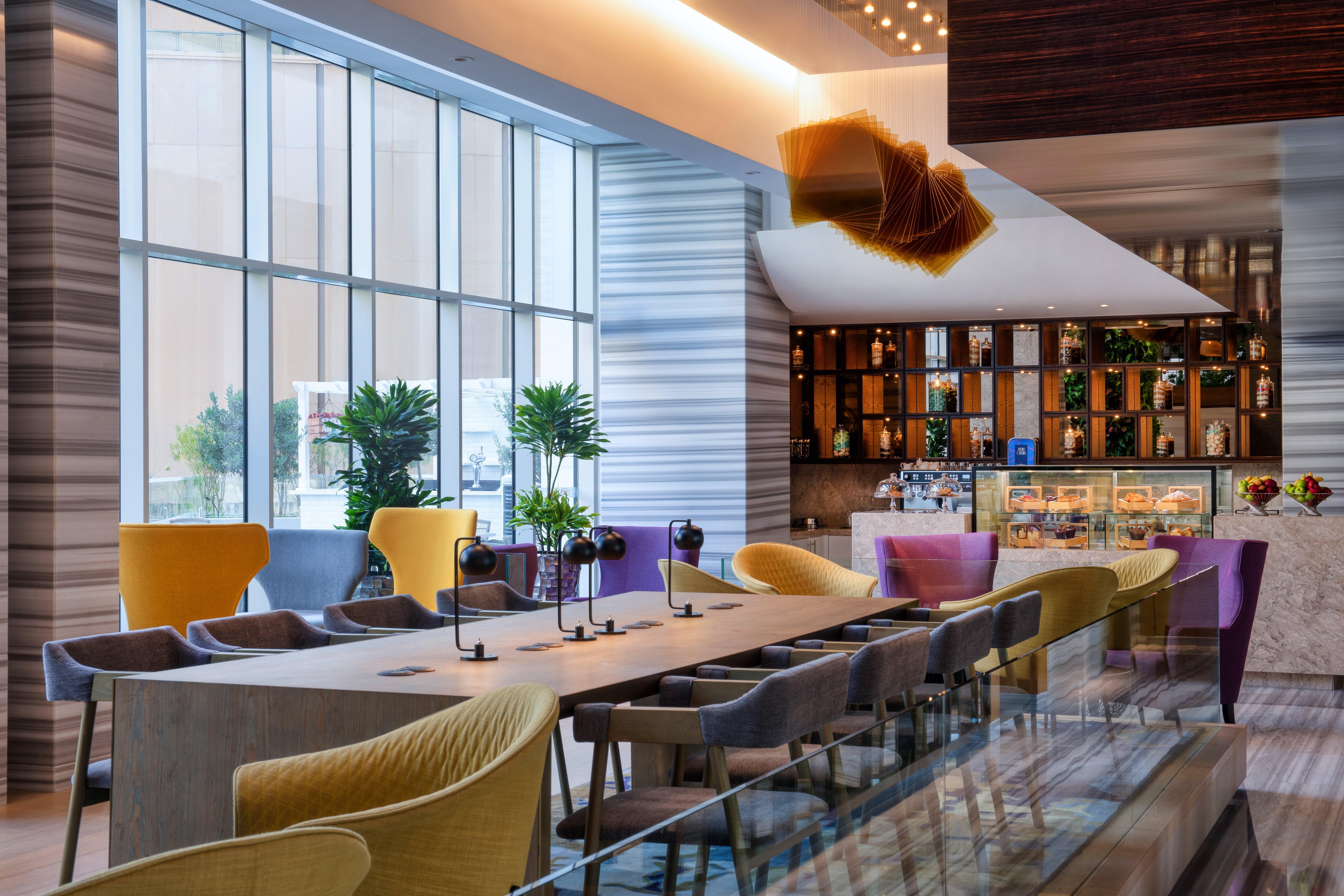 Hotel Crowne Plaza Dubai Marina By Ihg Esterno foto The lounge at the airport