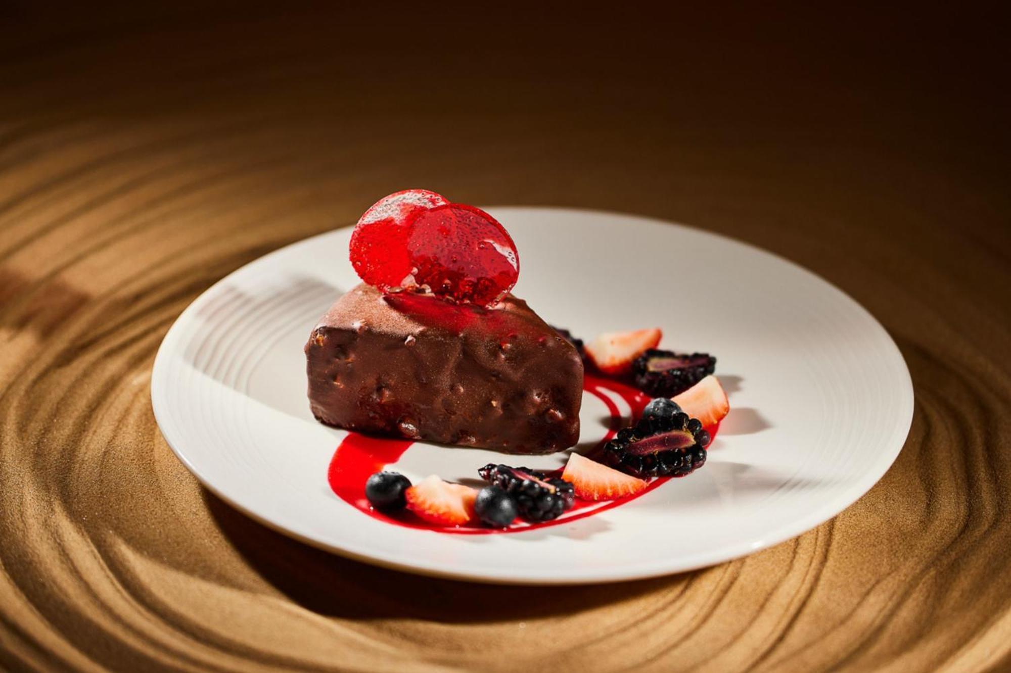 Hotel Crowne Plaza Dubai Marina By Ihg Esterno foto A chocolate dessert