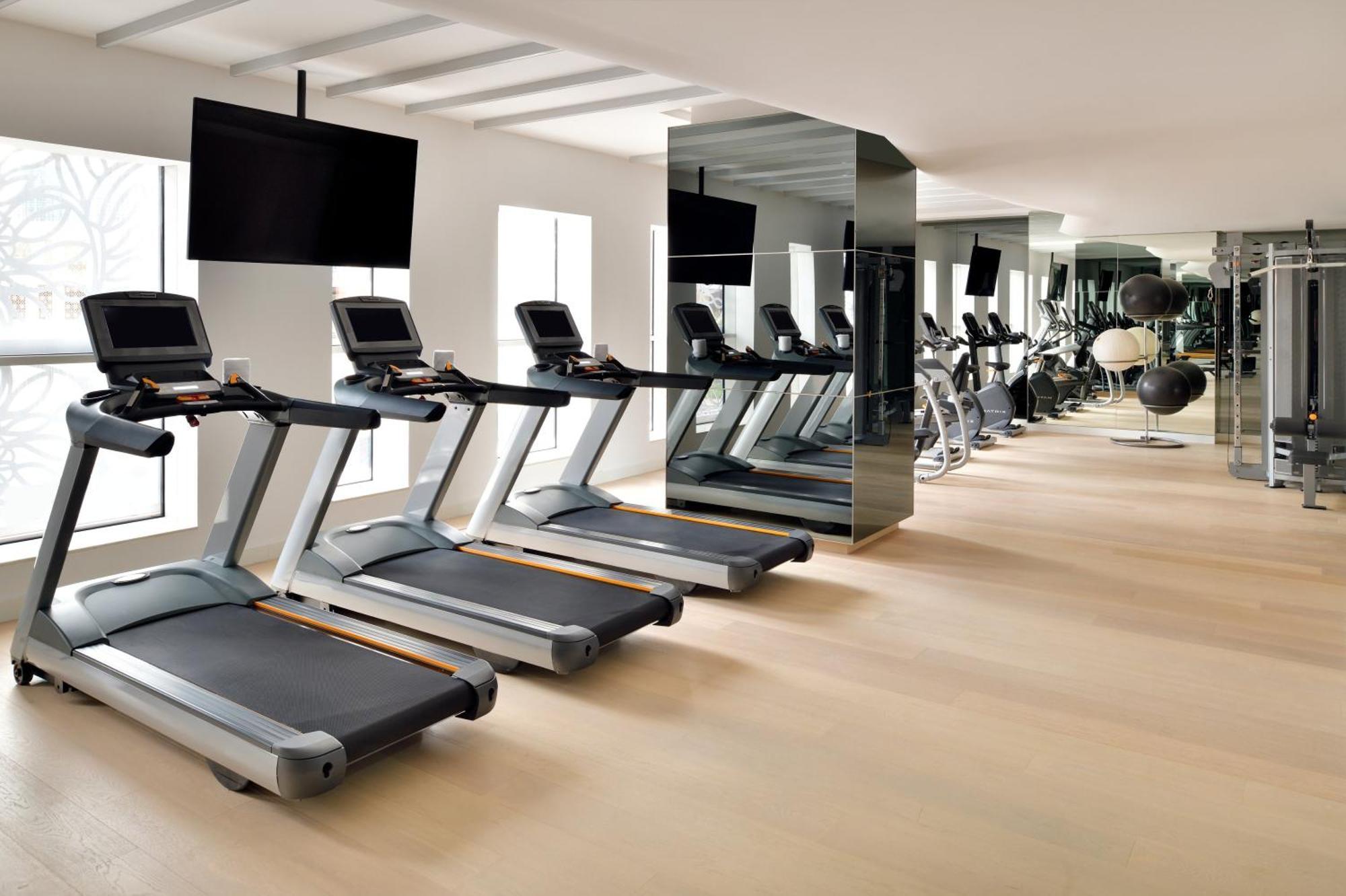 Hotel Crowne Plaza Dubai Marina By Ihg Esterno foto The gym at The Dorchester