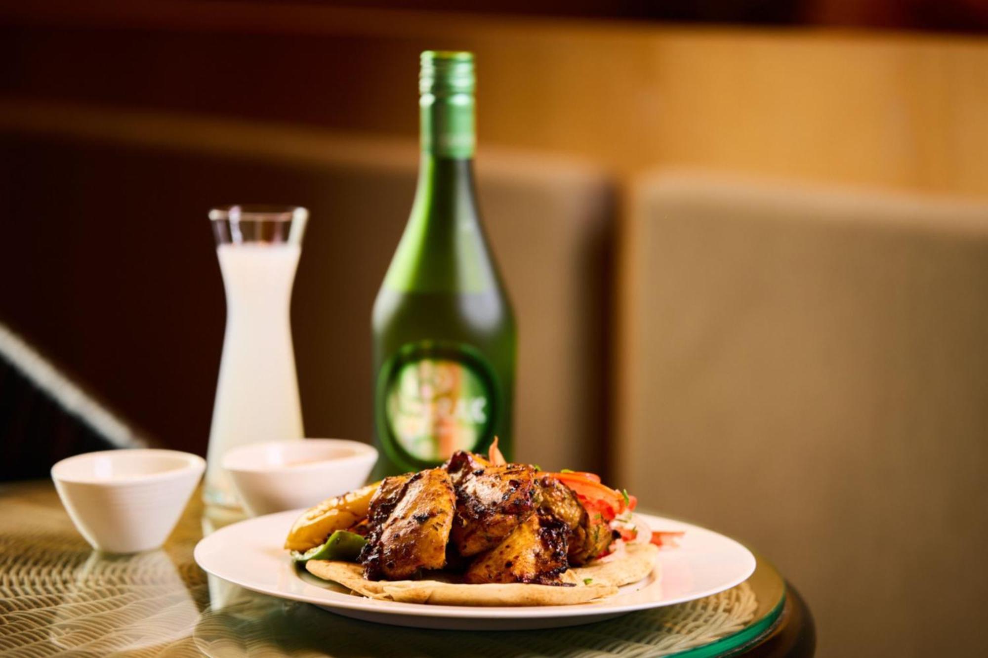 Hotel Crowne Plaza Dubai Marina By Ihg Esterno foto A bottle of soju with food