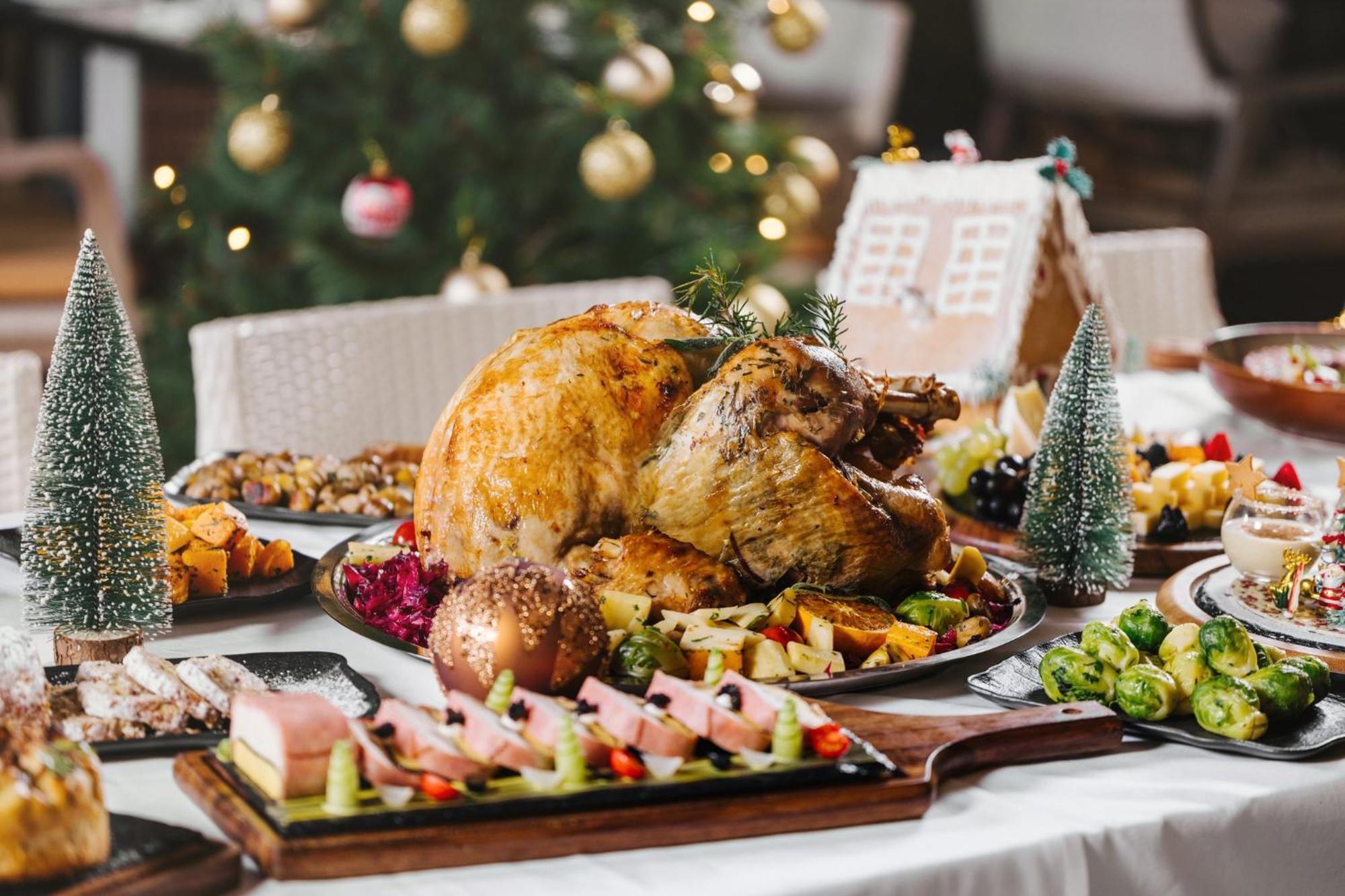 Hotel Crowne Plaza Dubai Marina By Ihg Esterno foto A Christmas dinner with a turkey