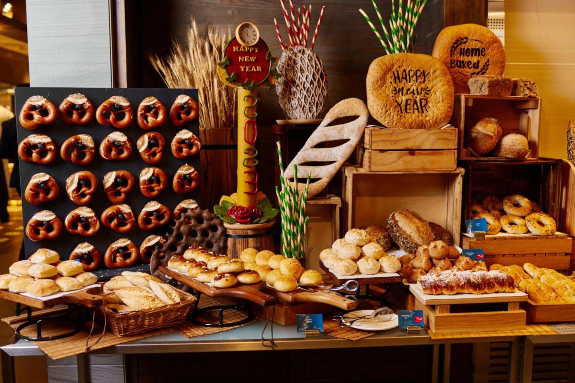 Hotel Crowne Plaza Dubai Marina By Ihg Esterno foto Bakery display